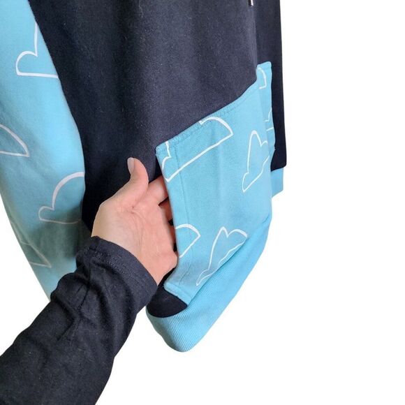 D'Angelo Wallace Who Cares Hoodie Sweatshirt Bee Clouds Mens Size M Black Blue - Picture 4 of 7